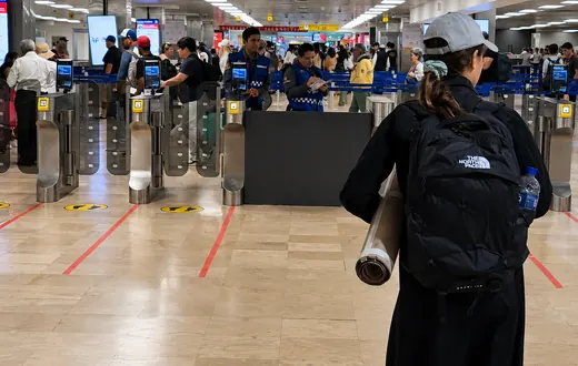 Lectores de pase de abordar en el filtro de seguridad del Aeropuerto de Puerto Vallarta